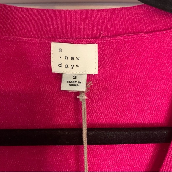 Nwt a new day Pink Long Sleeve Sweater V Neck Size Small Not heavy lighter - Picture 4 of 6